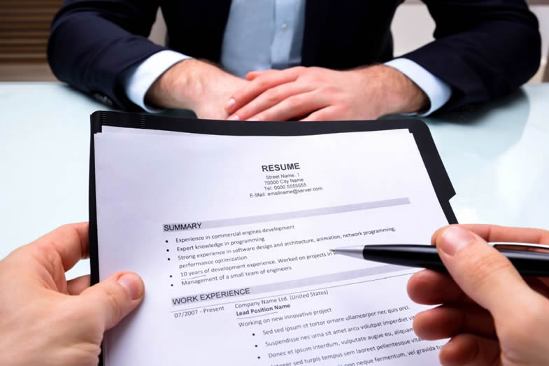 10 Resume Summary Examples That Get Interviews